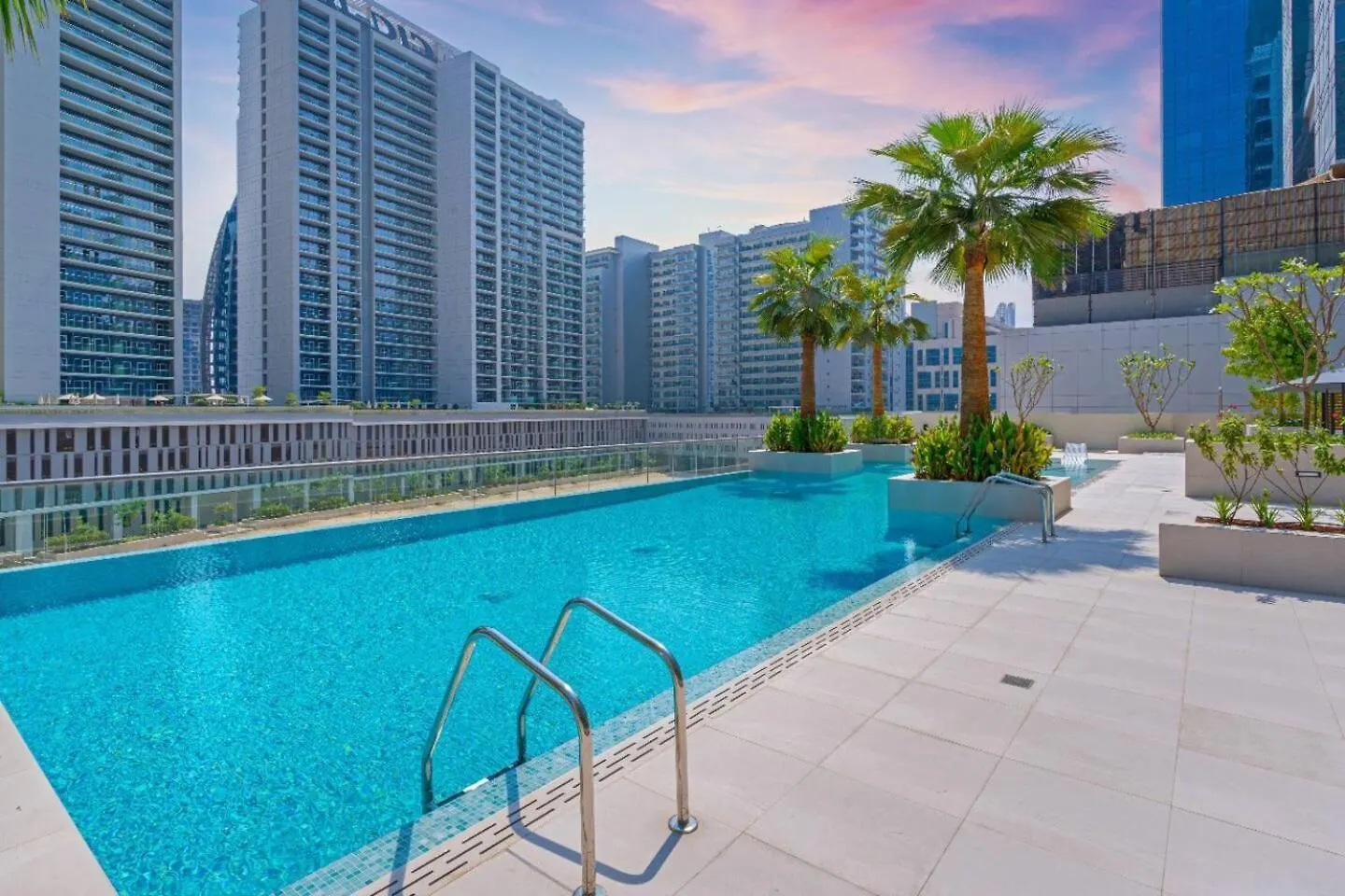 Glamorous Studio! Walk To Burj Khalifasleep 3! Dubai Apartment